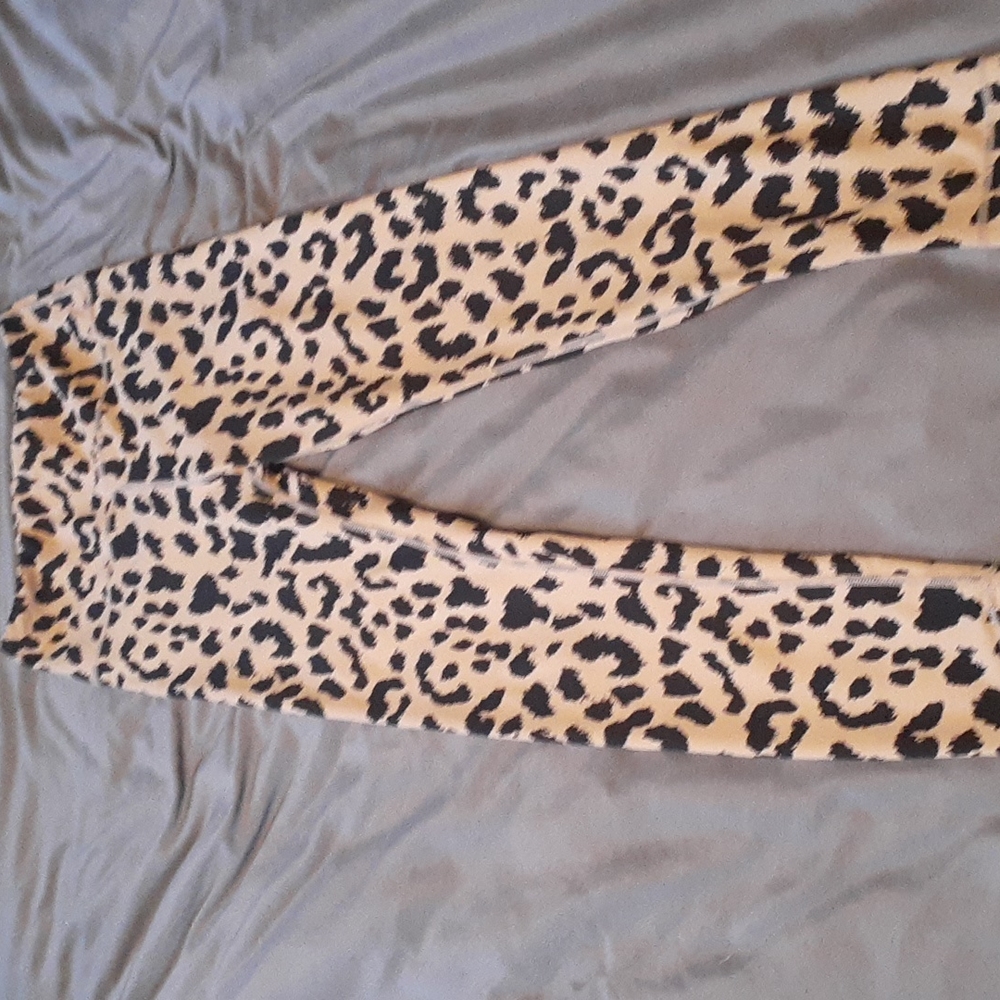 All fenix workout leggings in leopard print